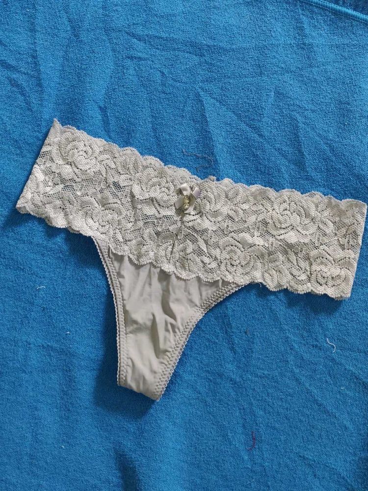 Lavieen rose Lace Trim Thong Panty