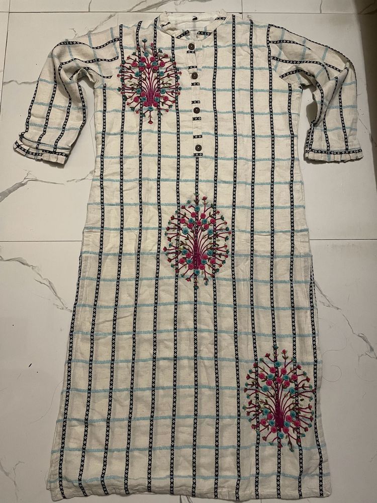 Women White Check Kurta