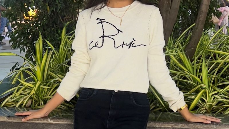 Stylish White Graphic Print sweatshirt