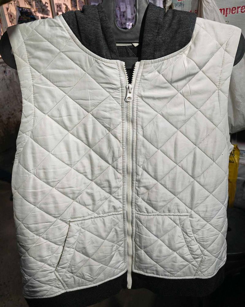 Sleeveless Quilted Vest with Hoodie