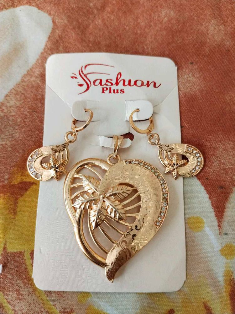 Gold Heart Pendant &amp; Earring Set no bargaining