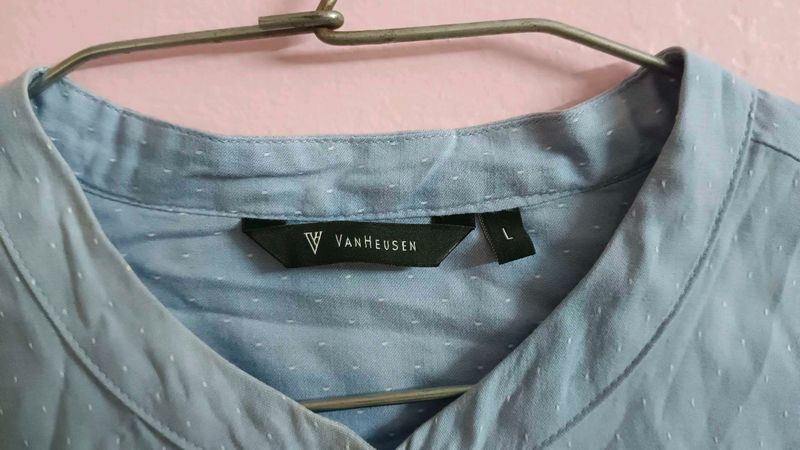 VanHeusen Blue Dotted Top