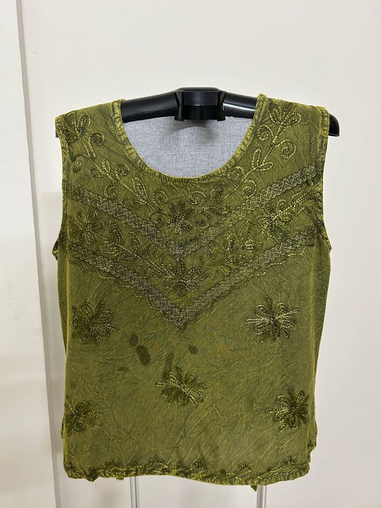 Embroidered Green Sleeveless Kurta