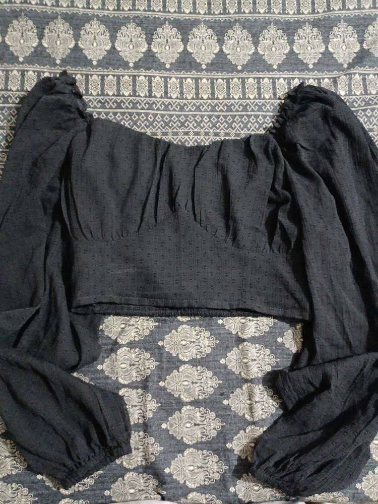 Chic Black Puff Sleeve Crop Top