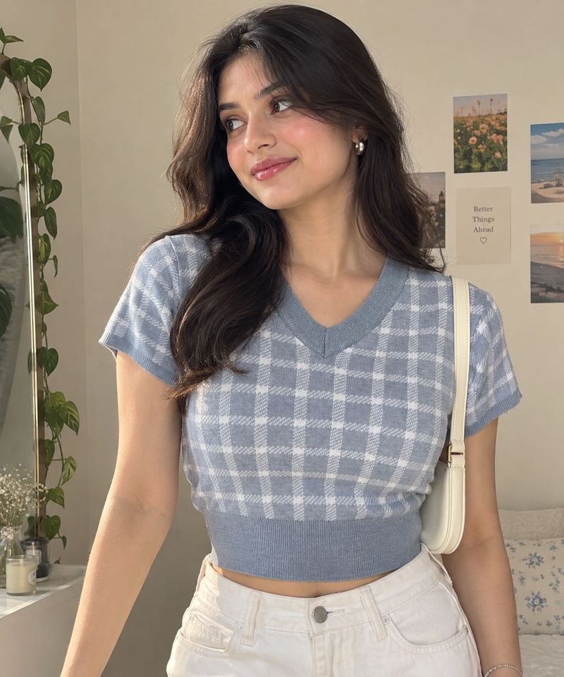 Cute Blue Plaid V-Neck Cropped Top💙