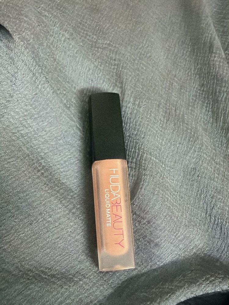 Huda Beauty liquid lipstick