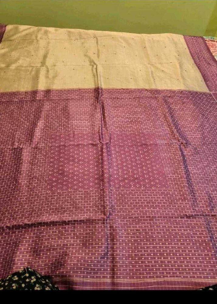 Elegant Beige &amp; Purple Patterned Saree