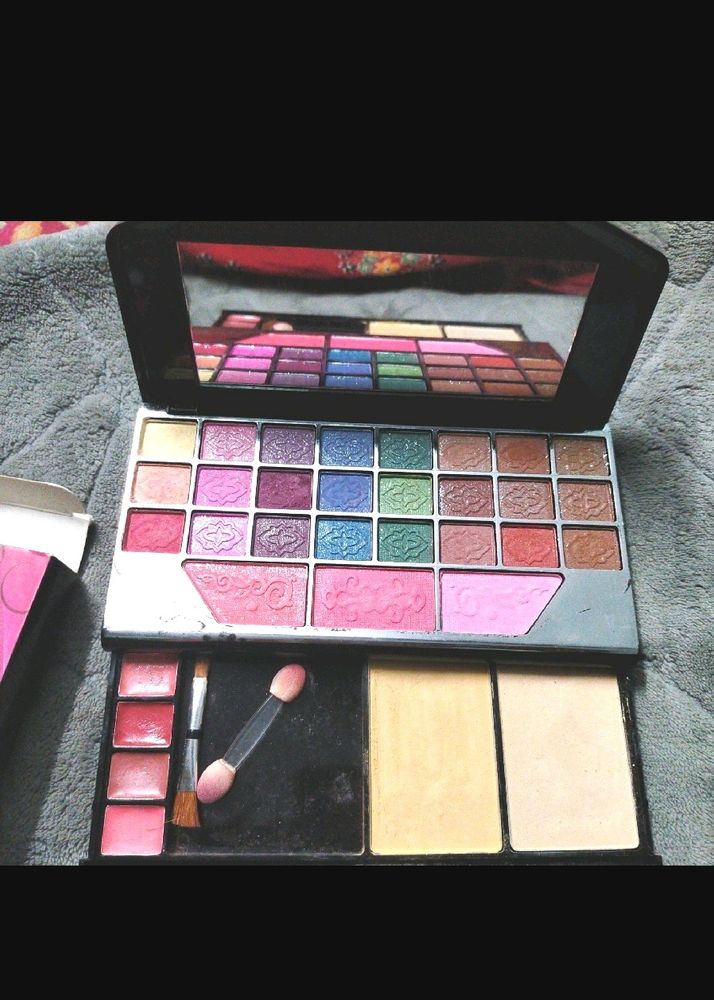 Make Up Kit