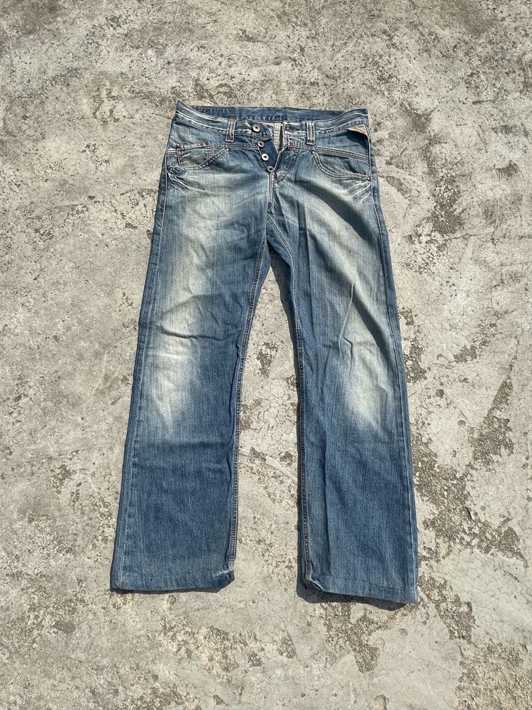 Distressed Wash Jeans