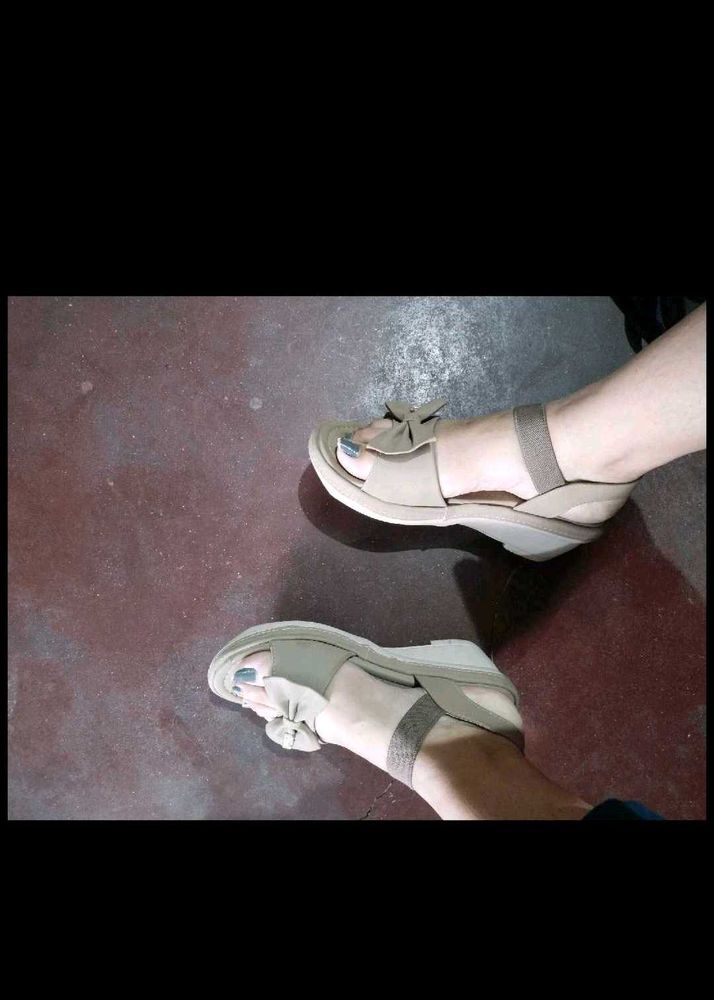 ❣️used bow heel sandals for women 👌