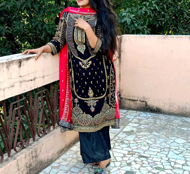 Elegant Black Kurta Set with Intricate Gold Embroi