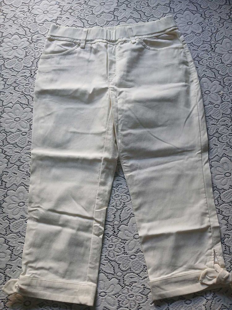 White Capri Pant , Waist:28