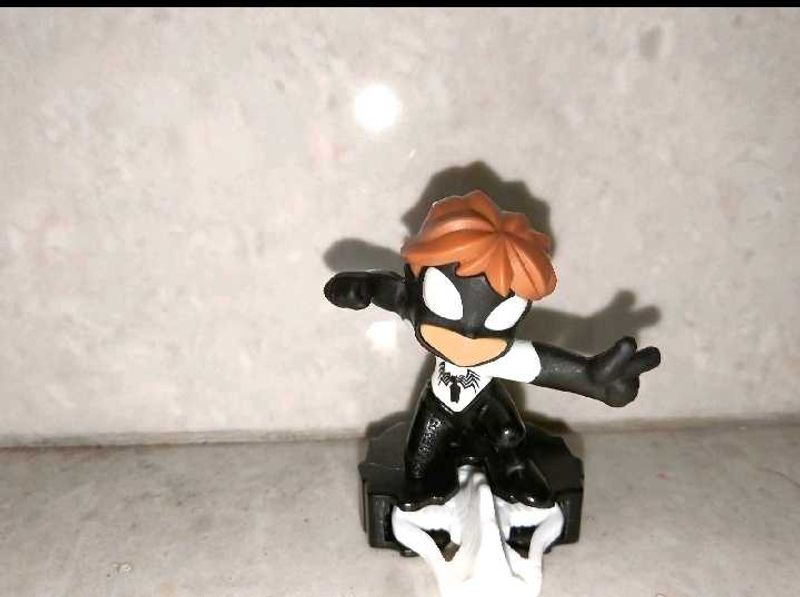 HALF MASKED SPIDER-MAN