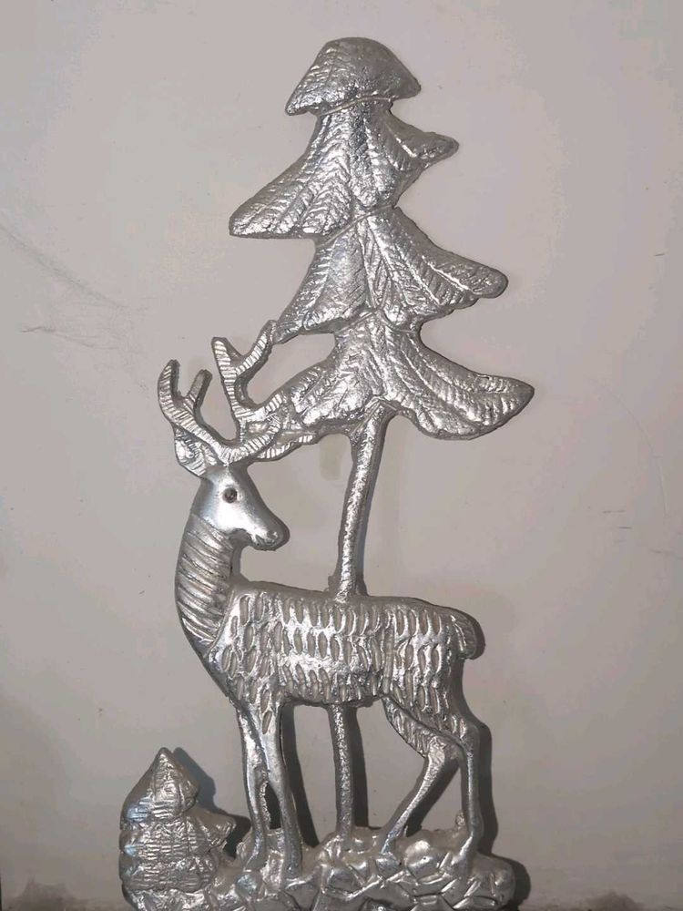 Vintage Deer &amp; Tree Metal Showpiece