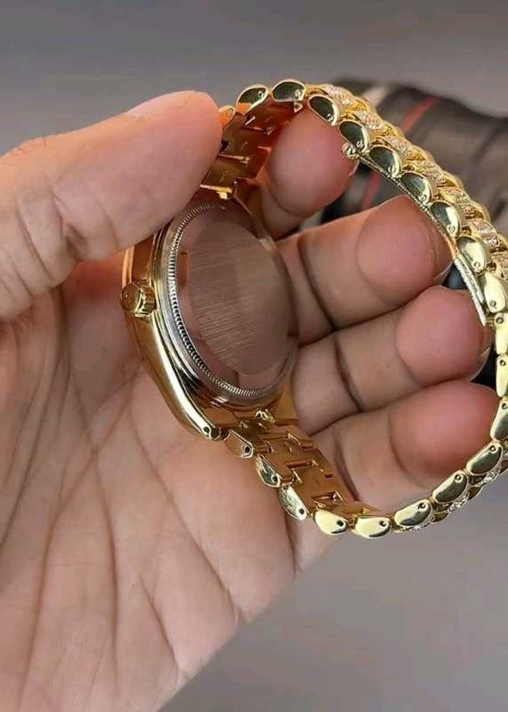 ROLEX Luxury Gold Diamond Watch.