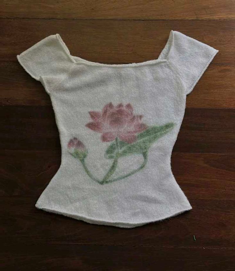 White Lotus Print Off-Shoulder Top