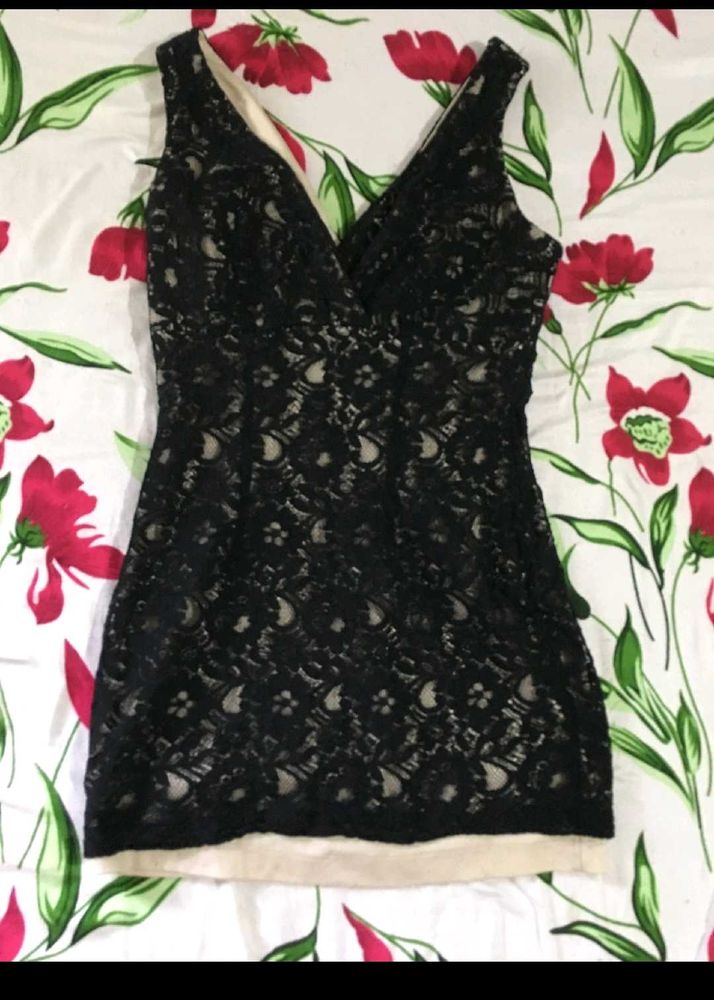 Sleek Lace Bodycon Dress