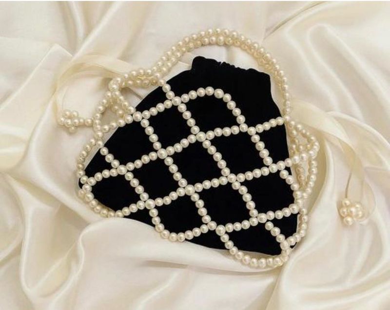 pearl polo black &amp; white bag