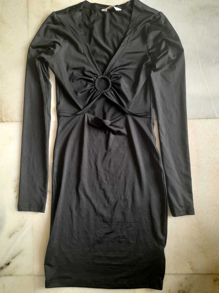 Black Bodycon Dress With Cut Out