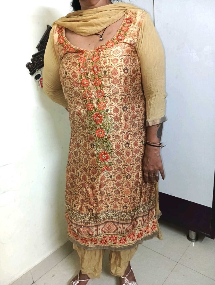silky ❤️Embroidered Kurta with Salwar and Dupatta