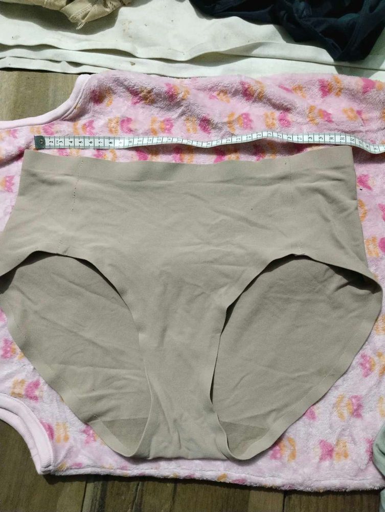 Seamless Nude Briefs