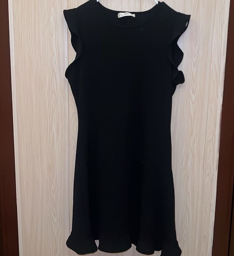 Chic Black Mini Dress with Ruffle Sleeves
