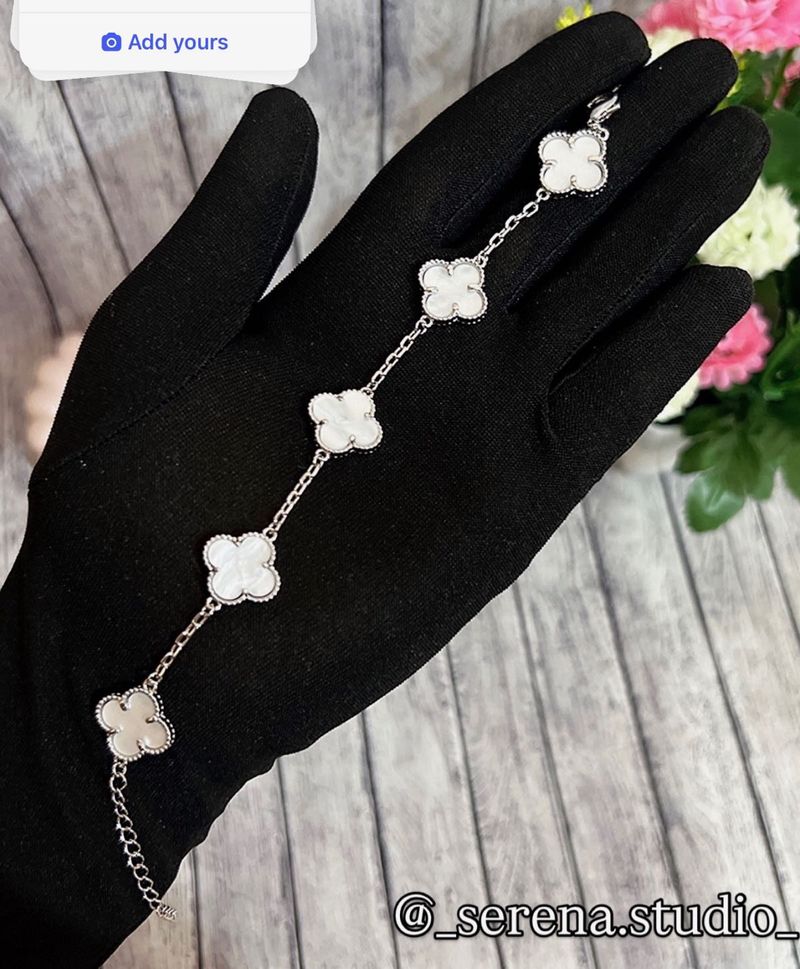 Elegant Clover Bracelet
