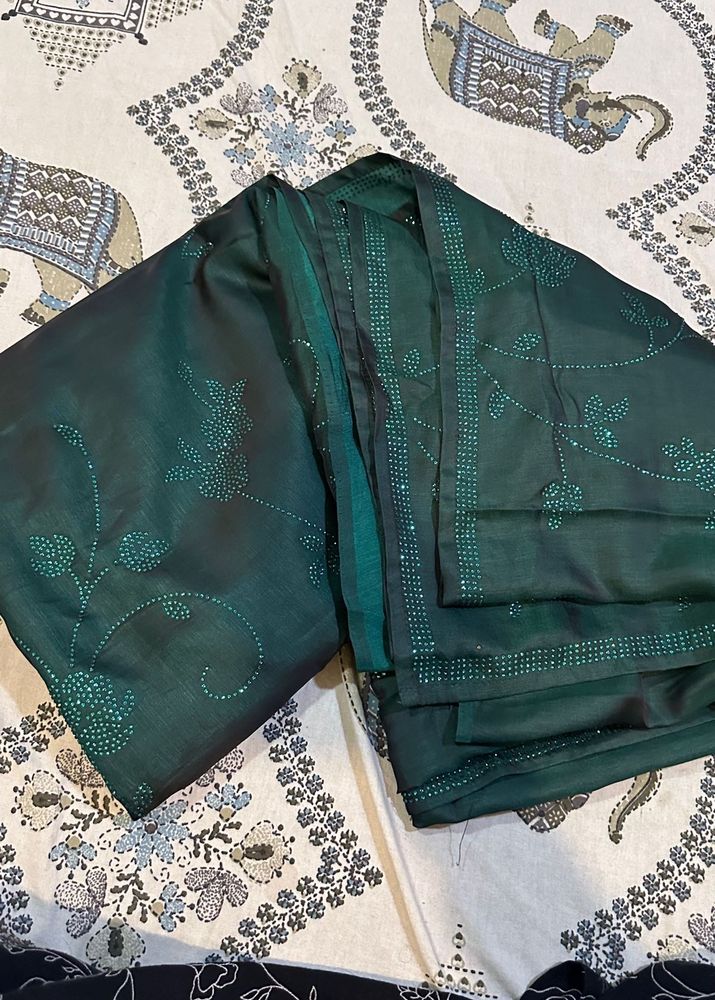 Elegant Emerald Green Saree with No blouse