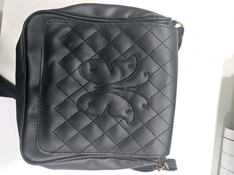 Stylish Quilted Black Crossbody Bag with Butterfly