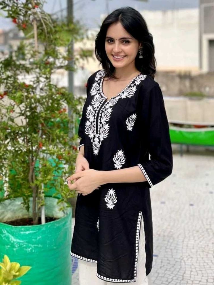 chikankri black kurti
