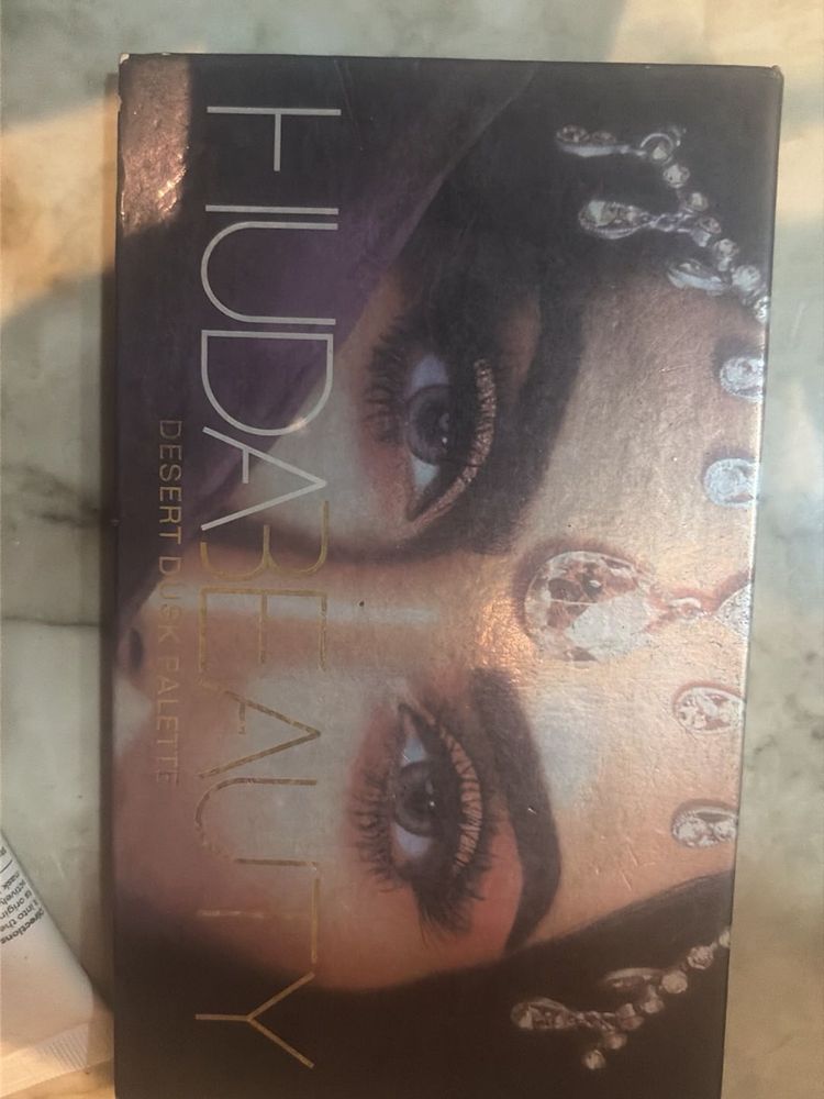 Huda Beauty Desert Dusk Palette