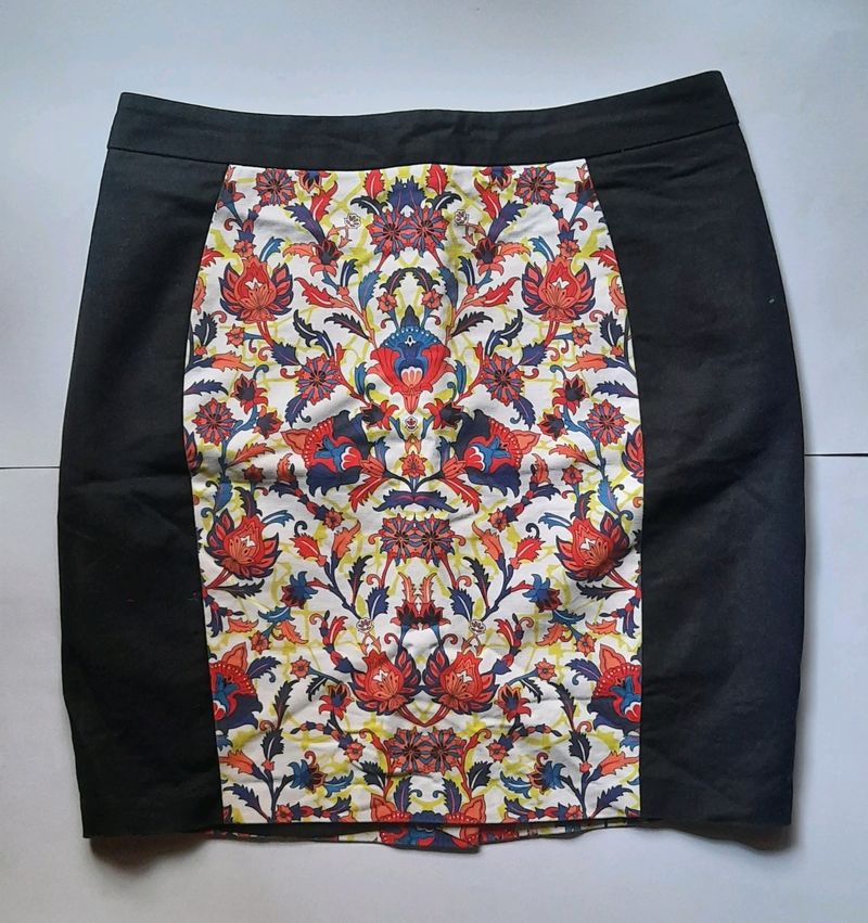 Patterned Pencil Skirt