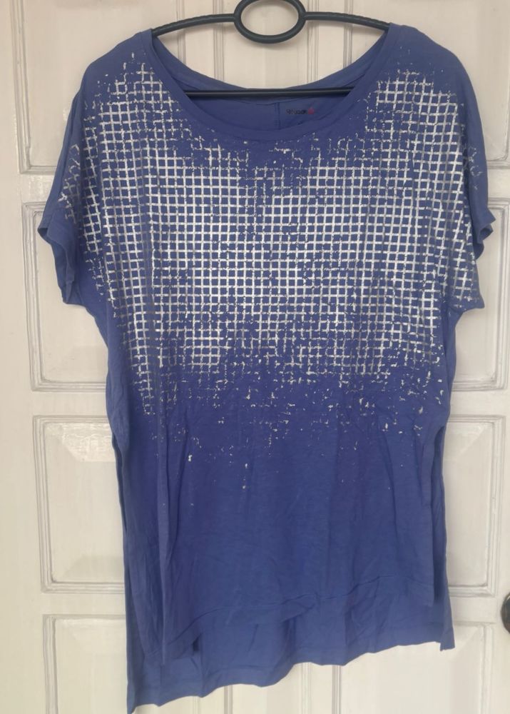 Reebok light purple T-Shirt with Silver Grid Print