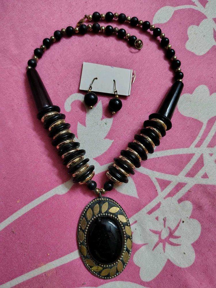 Black &amp; Gold Statement Necklace with Earrings