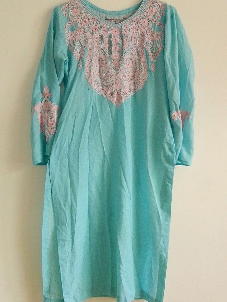 a suit with famous kashmiri arii kami🧷📌