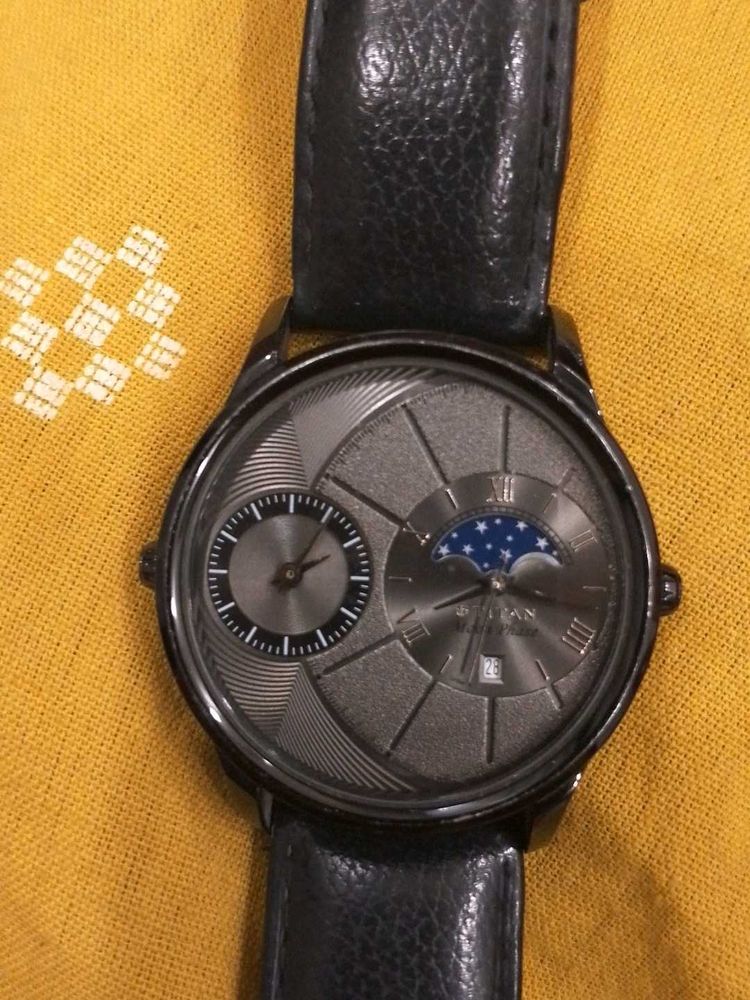 Stylish Men's Watch with Moon Phase