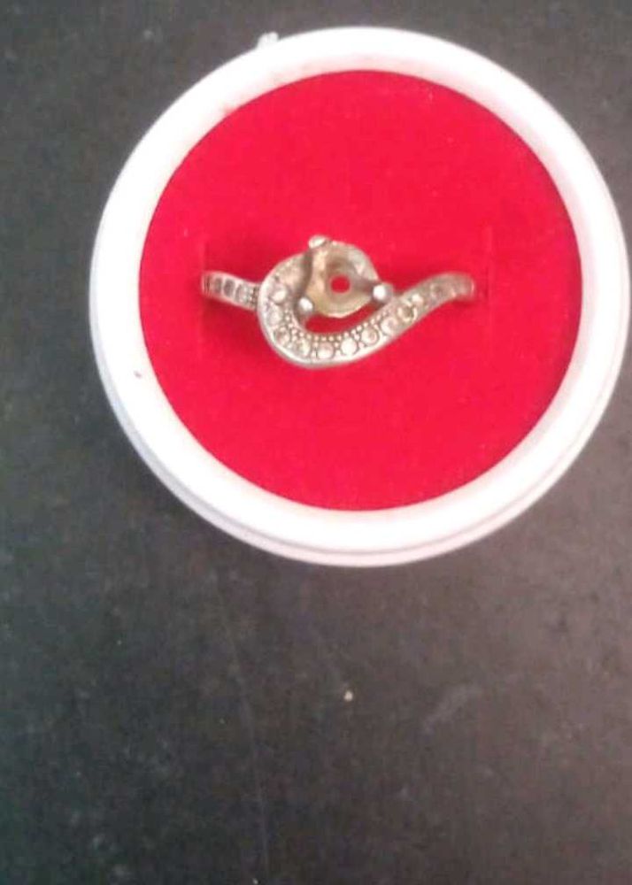925 hallmark real silver ring.....