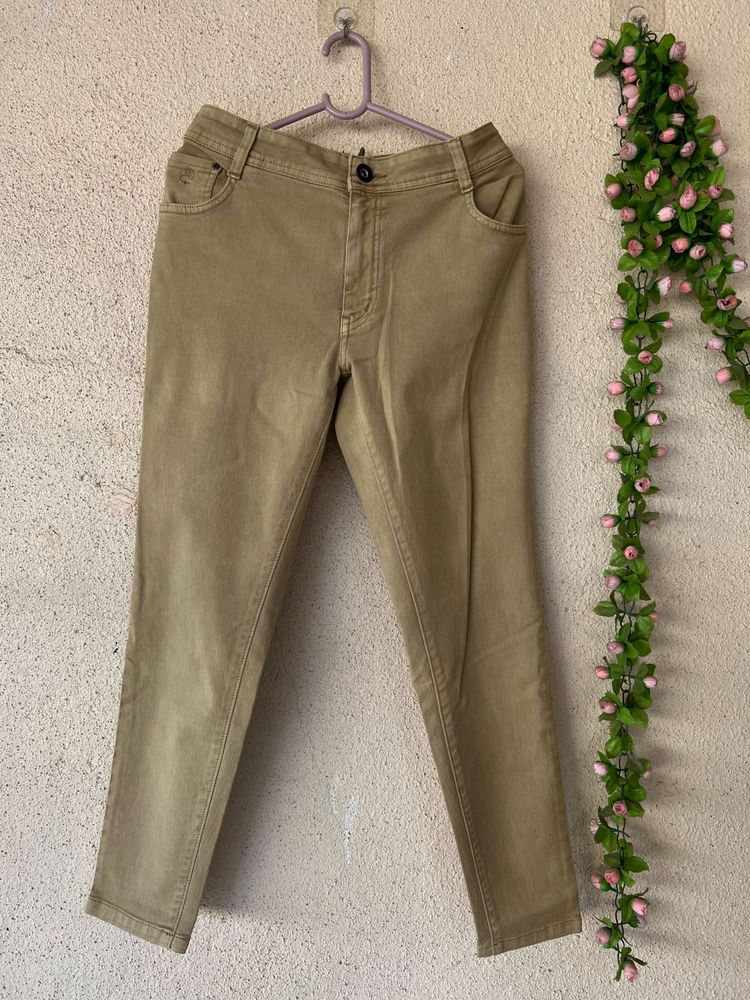 Khaki Cropped Jeans - Versatile Style