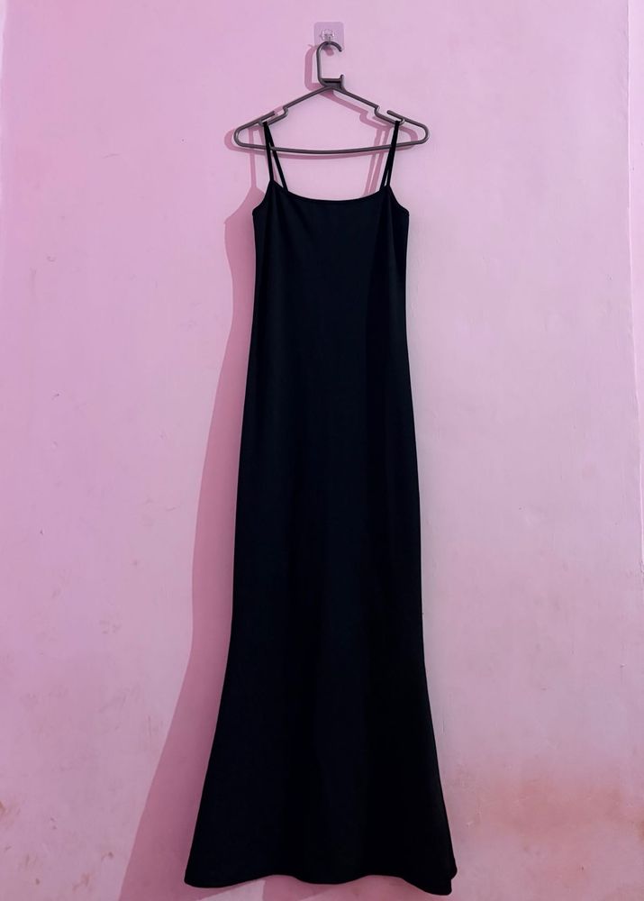Sleek Black Spaghetti Strap Maxi Dress