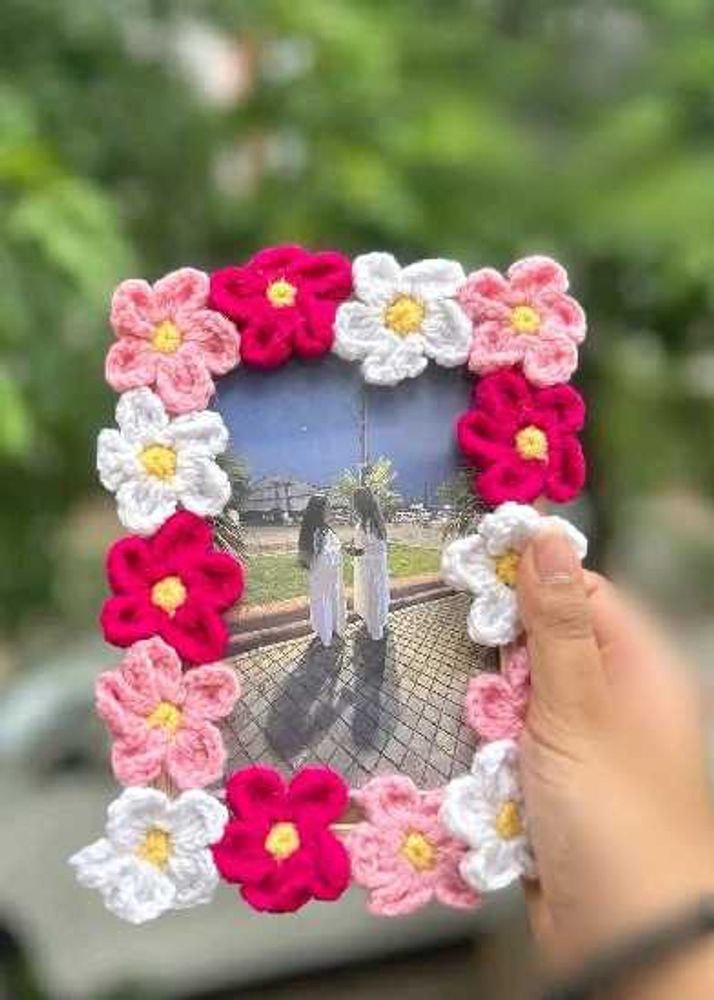 Crochet Flower Photo Frame