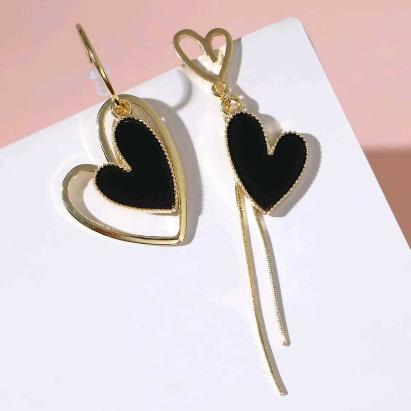 Mismatch Korean Black Heart Earrings