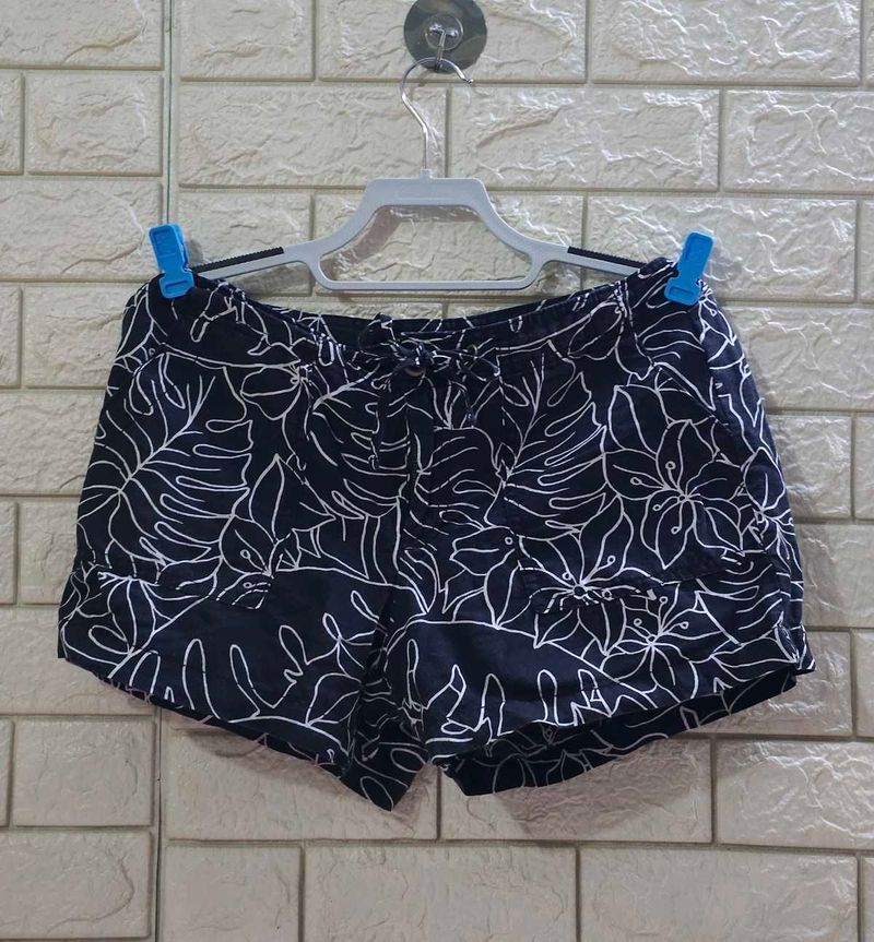 Gap Black and White Tropical Floral Shorts
