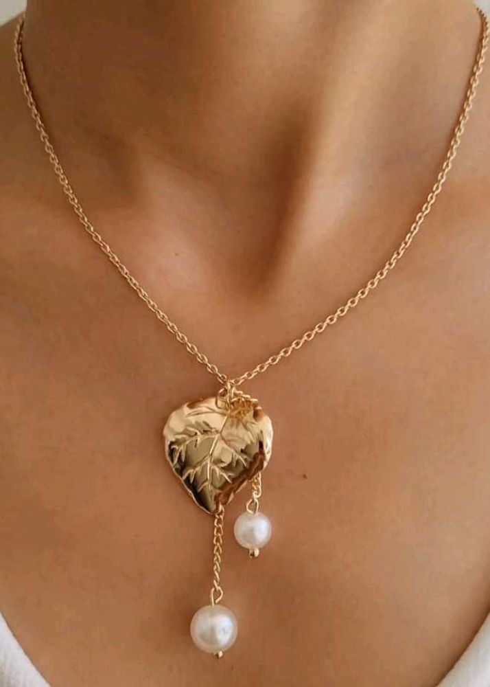 Gold Leaf Pearl Pendant Necklace