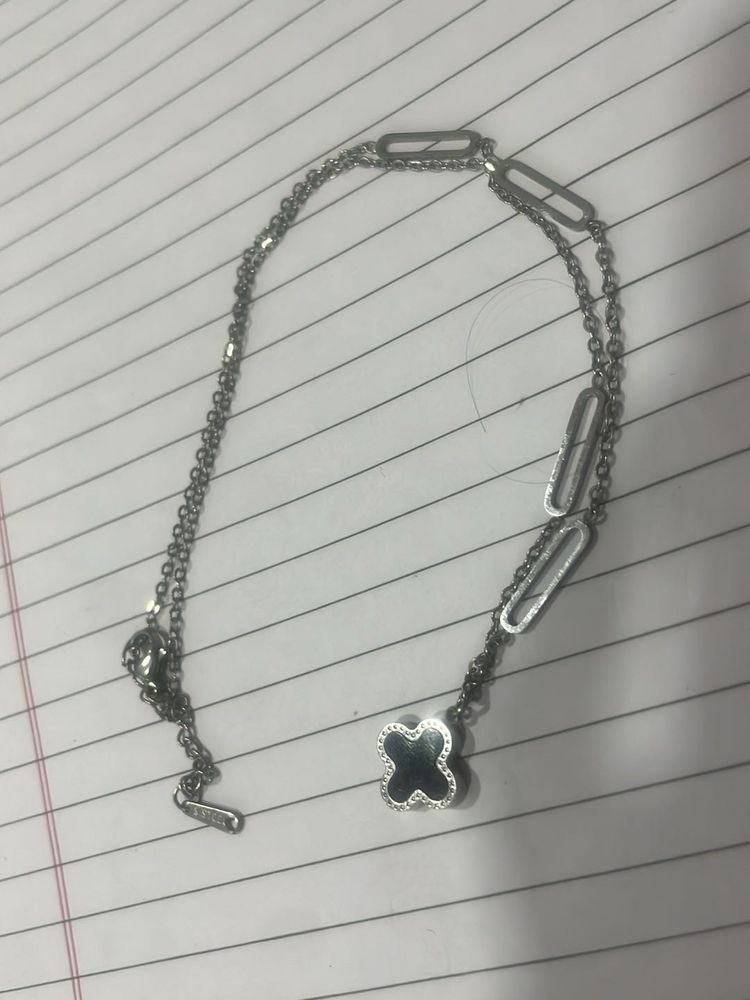 Elegant Clover necklace