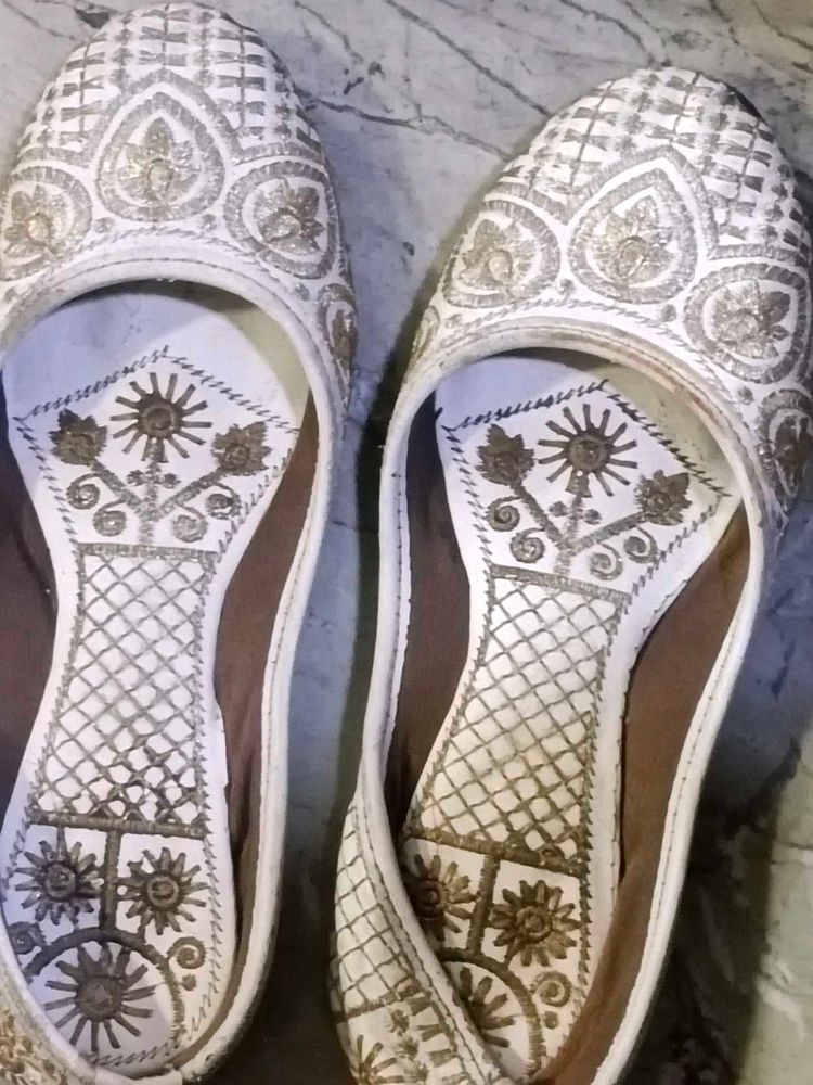 Elegant Embroidered Juttis