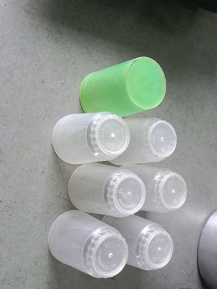 Set of 6 Plastic Containers