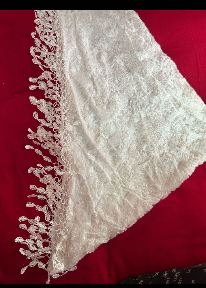 Elegant White Dupatta with Lace Trim
