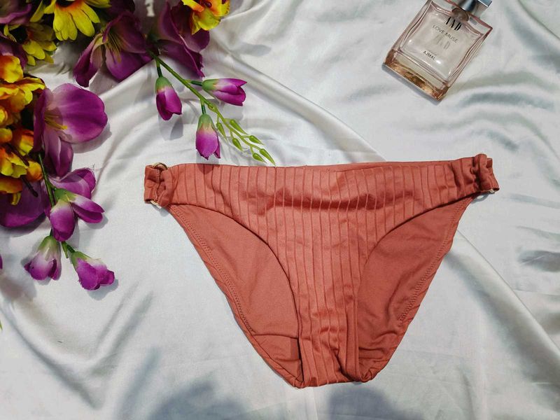 🇳🇿💫🎀Ribbed Coral Bottom with golden rings