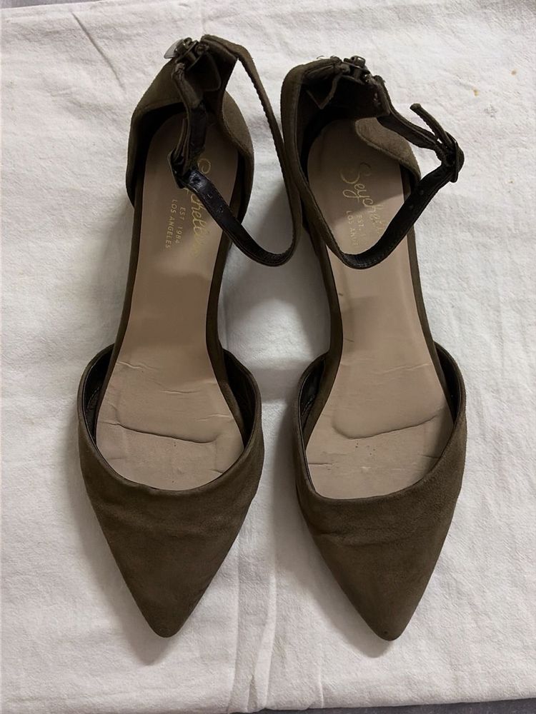 Seychelles Stylish Olive Suede Pointed Toe Heels