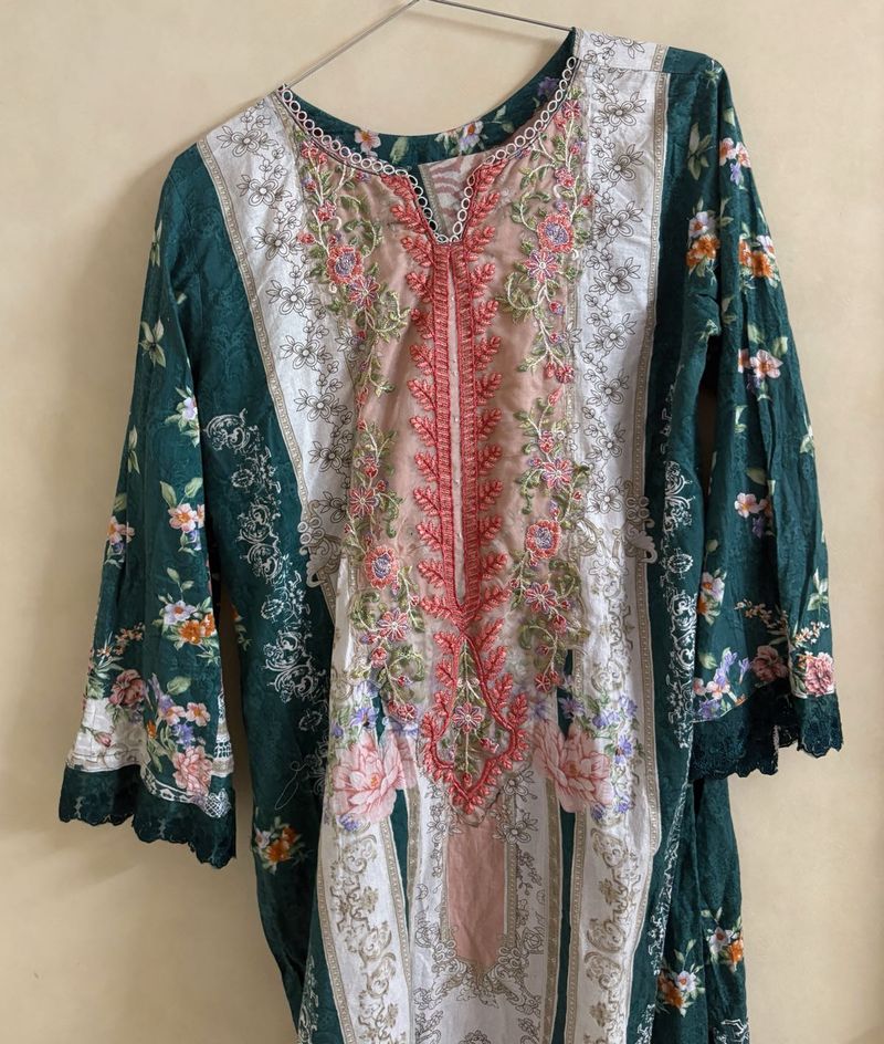 New Pakistani Floral Print 3 pc set 💕| SALE